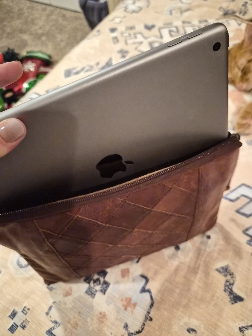 DULUTH Quilted Brown Leather Sleeve